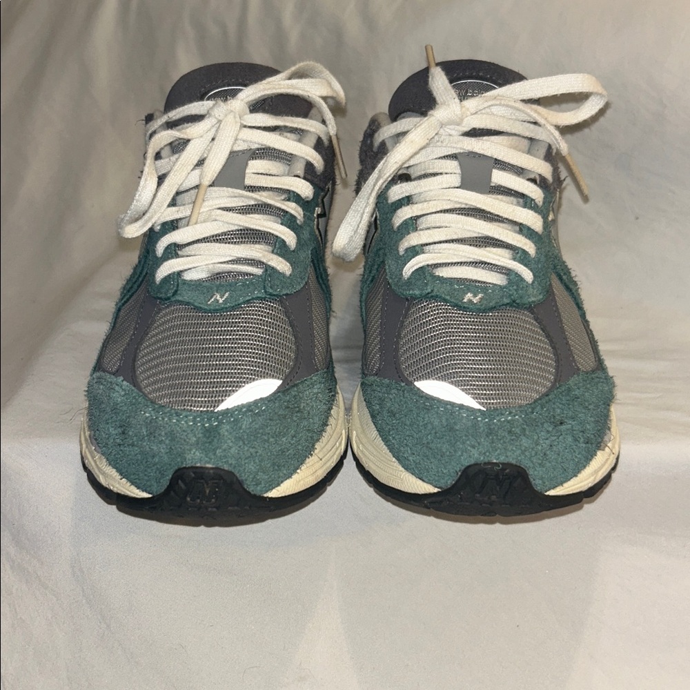 New Balance 2002R - Picture 2 of 8